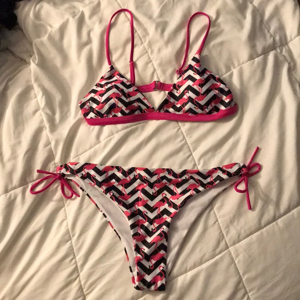 Flamingo bikini 🌸receive free gift w/purchase🌸